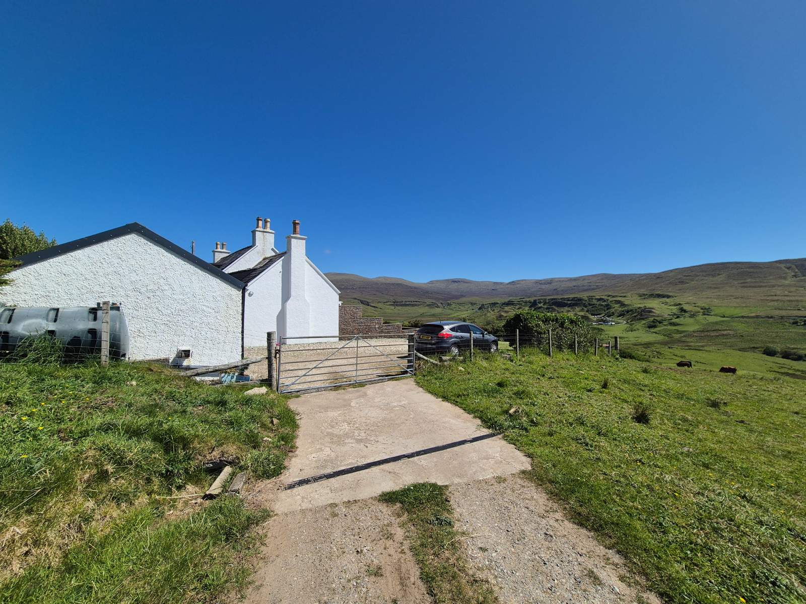 The gate and driveway at Gleann Síth House, North Skye